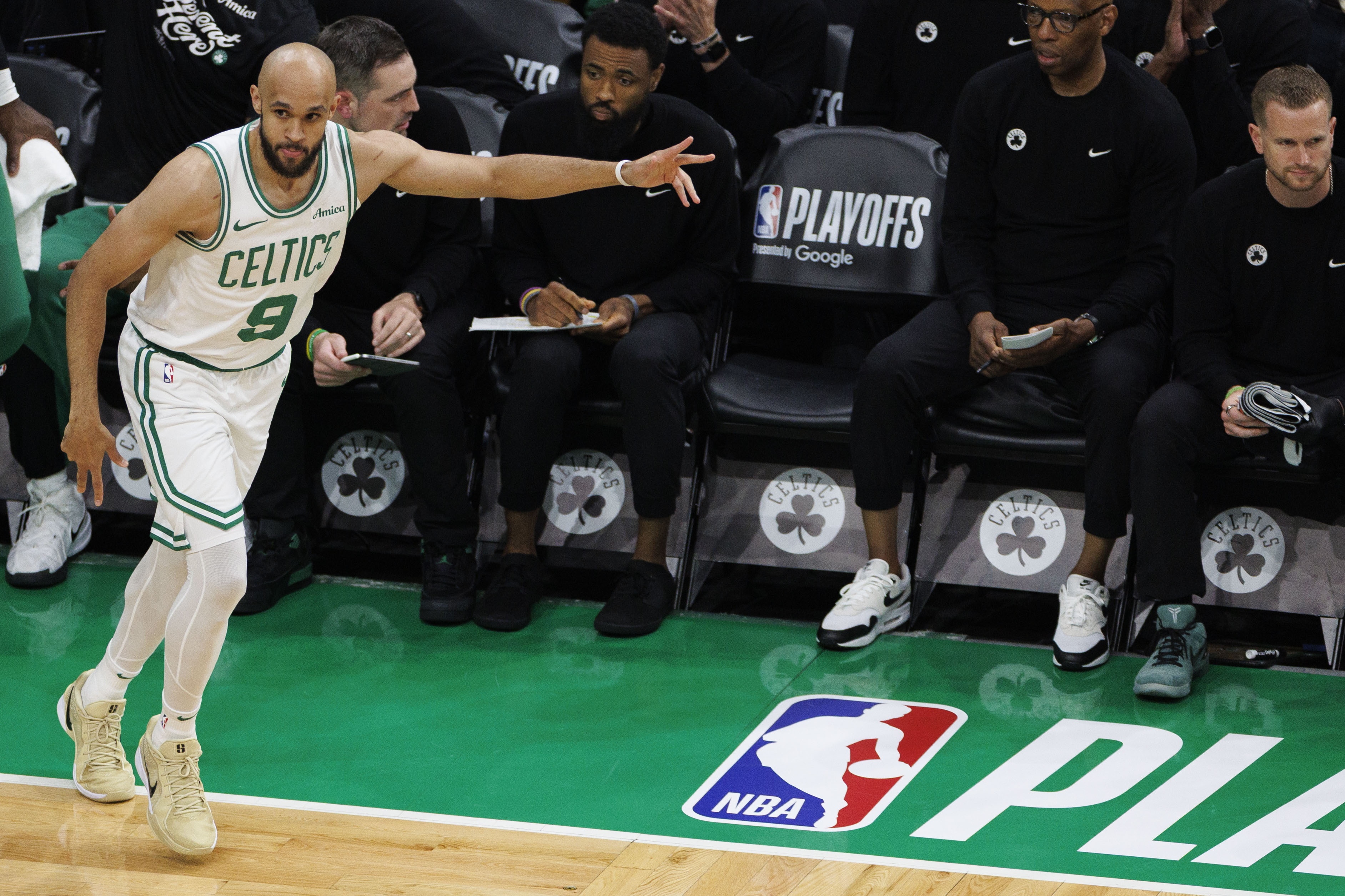 一竞技官网-身高不足1米96送出500帽！怀特成历史第4人 场均盖帽后卫历史第1