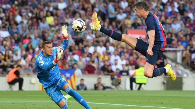 一竞技官方正版网站-莱万真猛！巴萨只等拜仁验成色